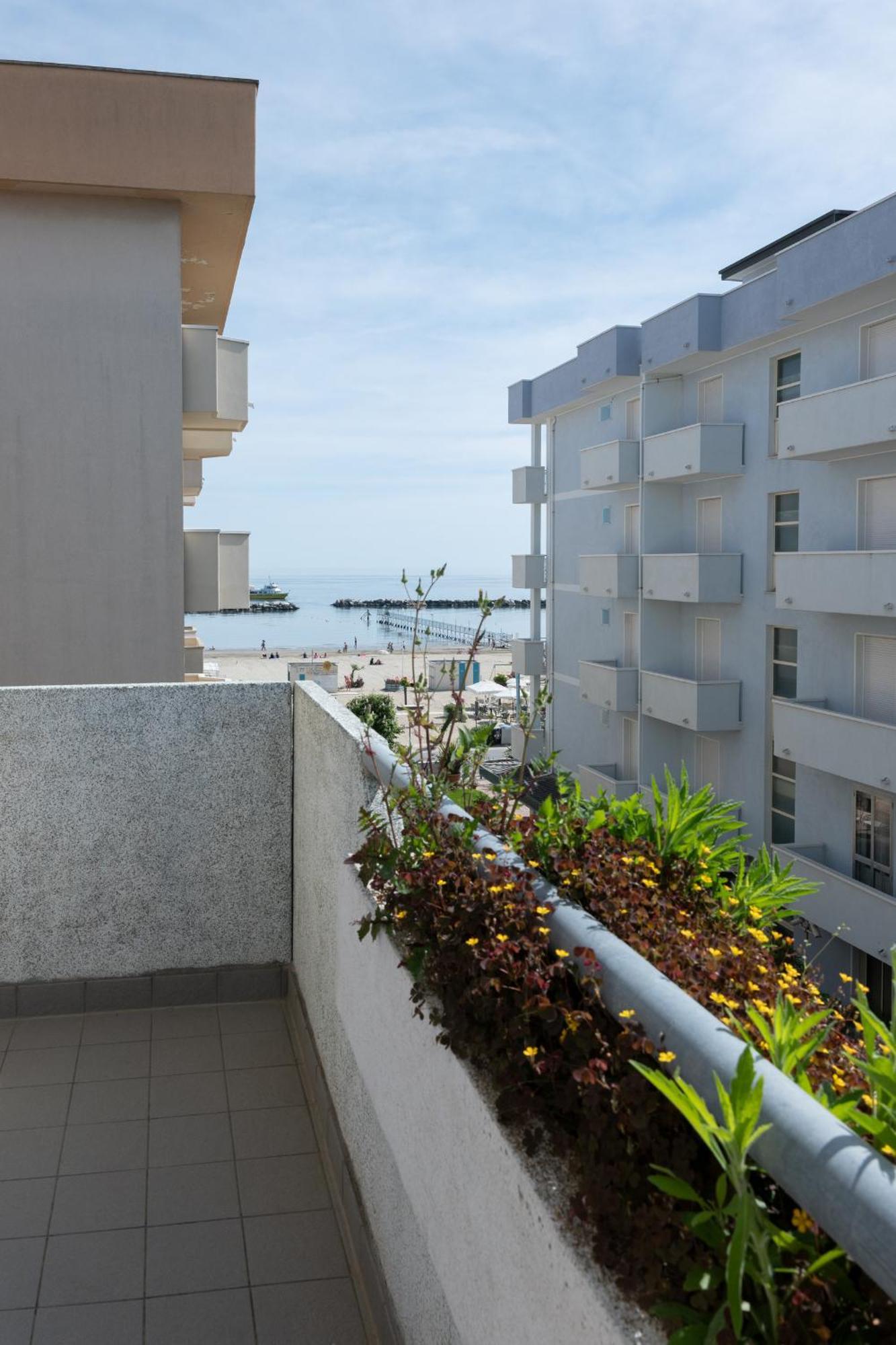 Hotel Thea Bellaria-Igea Marina Exterior photo