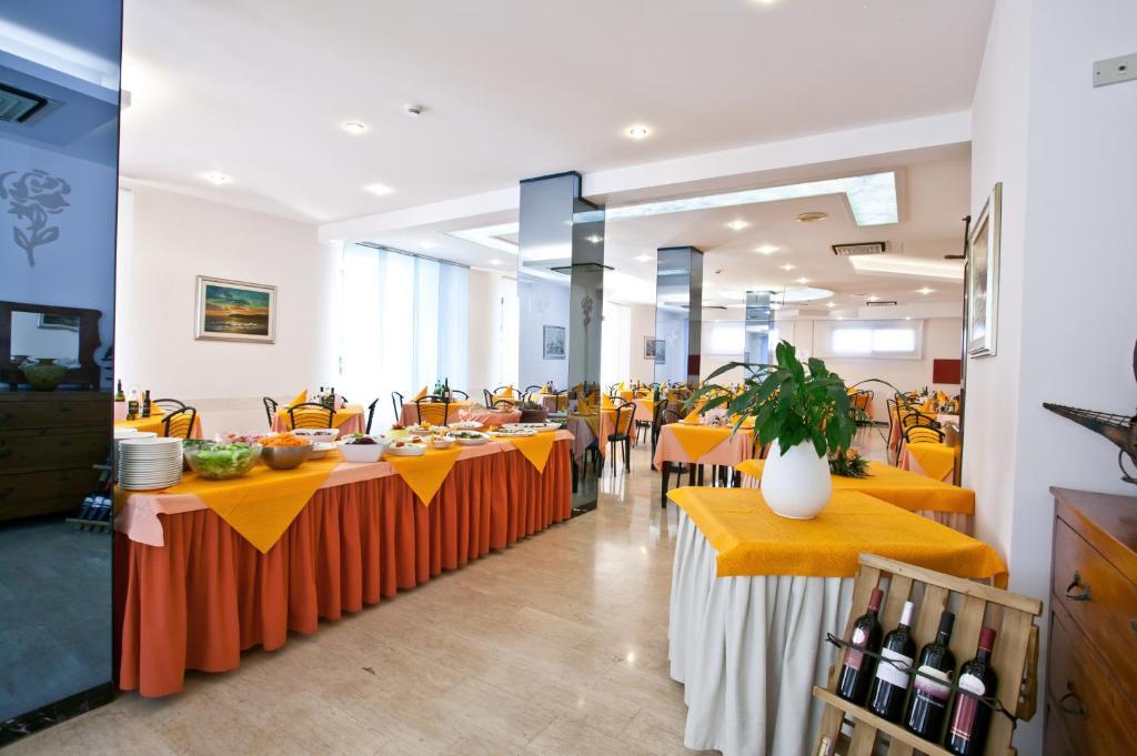 Hotel Thea Bellaria-Igea Marina Exterior photo